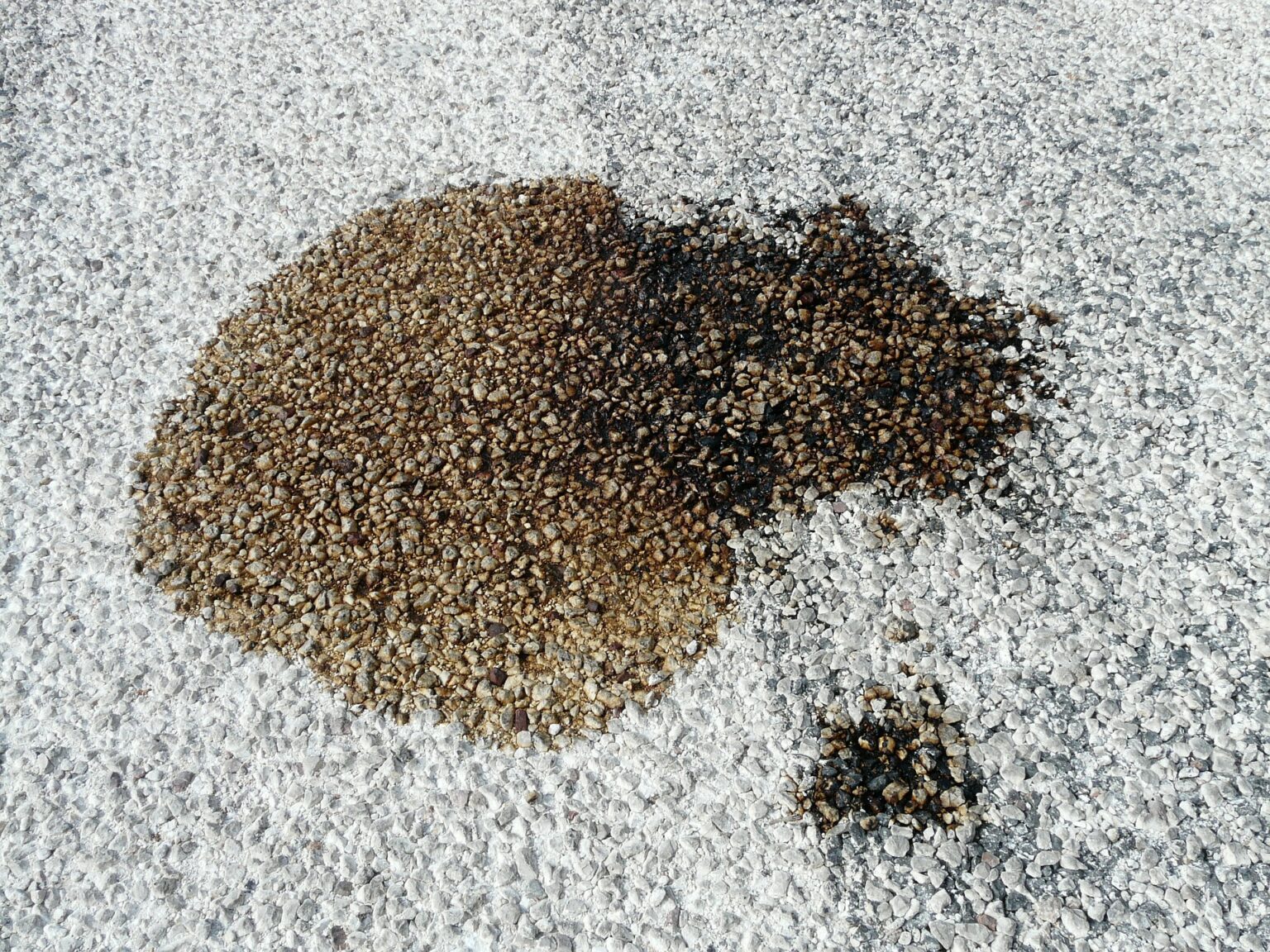 Eingetrocknete Lflecken Vom Asphalt Entfernennull